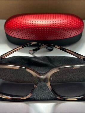 Quay Australia Ever After 125 Gray tone Tortoiseshell Sunglasses with Red Case